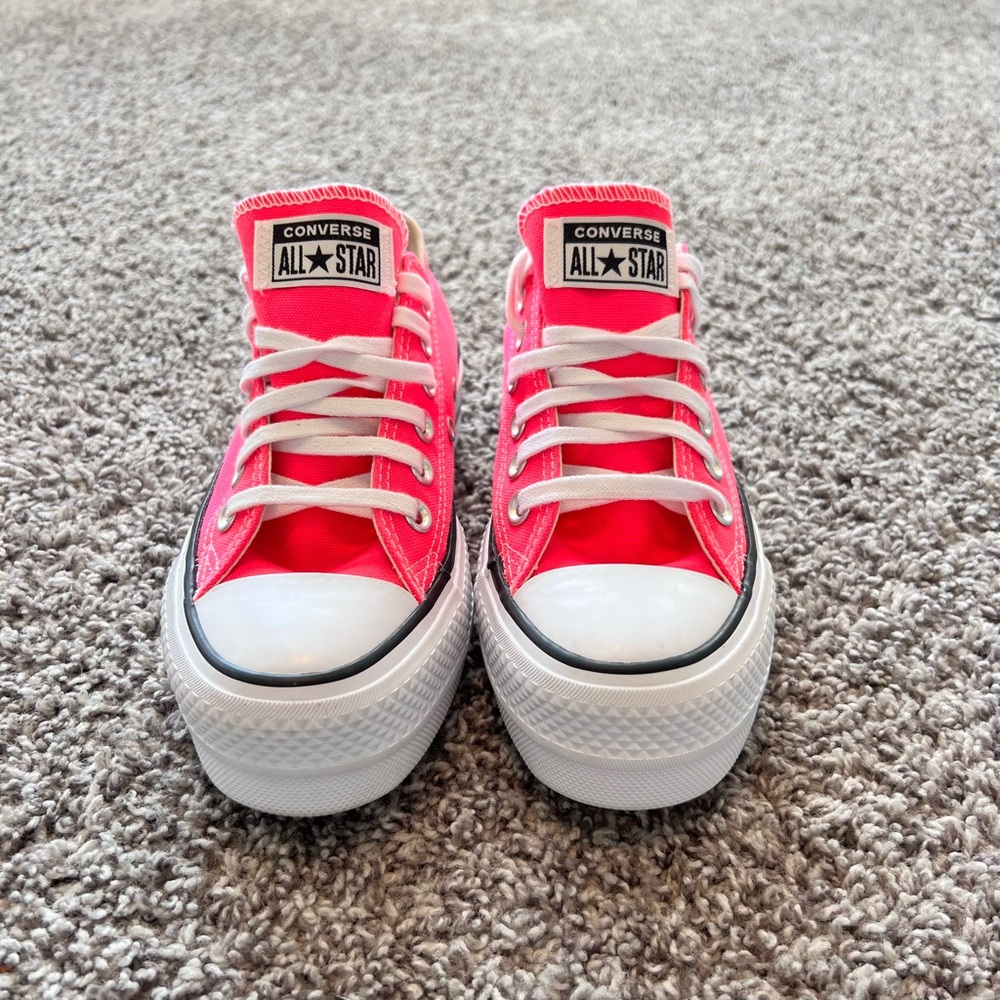 ❌SOLD❌Converse all star platform low top shoes women’s size 5
Hot pink - Picture 2 of 5